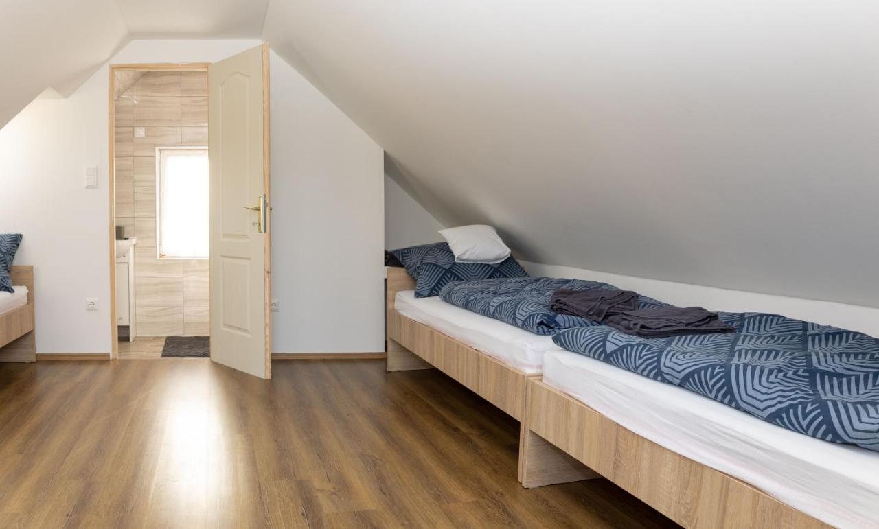 Takacs Pince Apartman Hajos エクステリア 写真