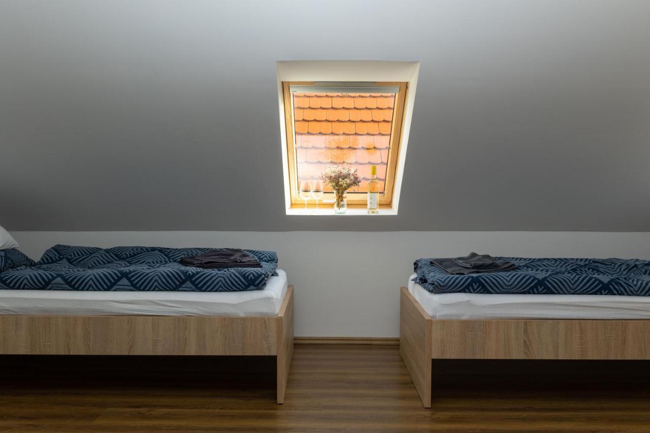 Takacs Pince Apartman Hajos エクステリア 写真
